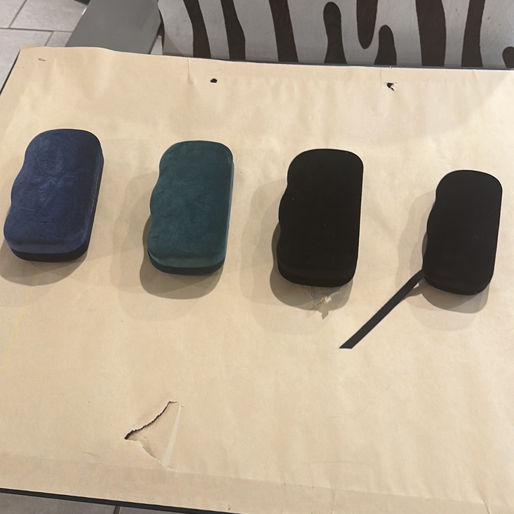 Gucci eyeglass cases - Picture 2 of 2